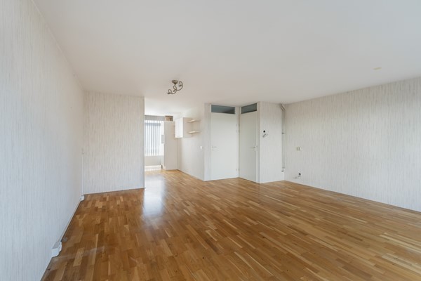 Foto - Te koop: Ruime dubbele benedenwoning met parkeerplaats!